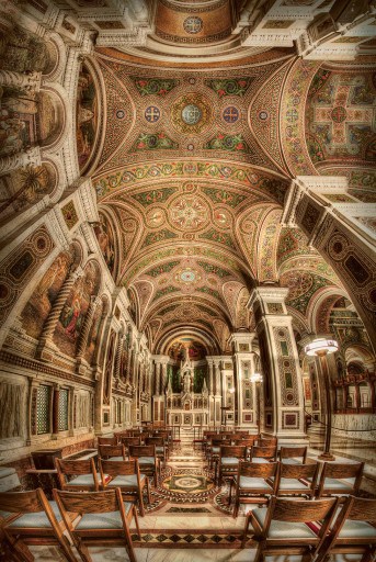St-Louis-Basillica-Beside-Alter